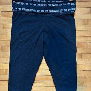 Victoria's Secret PINK yoga pants capris in excellent...